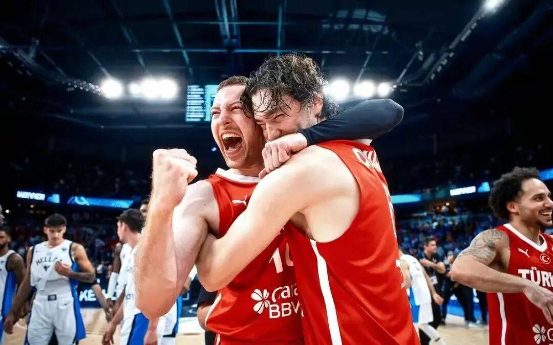 体育赛事-字母哥焦点对战，Ming与70激战勇士分钟，出色防守胜负难料！赢得满堂喝彩-体育赛事